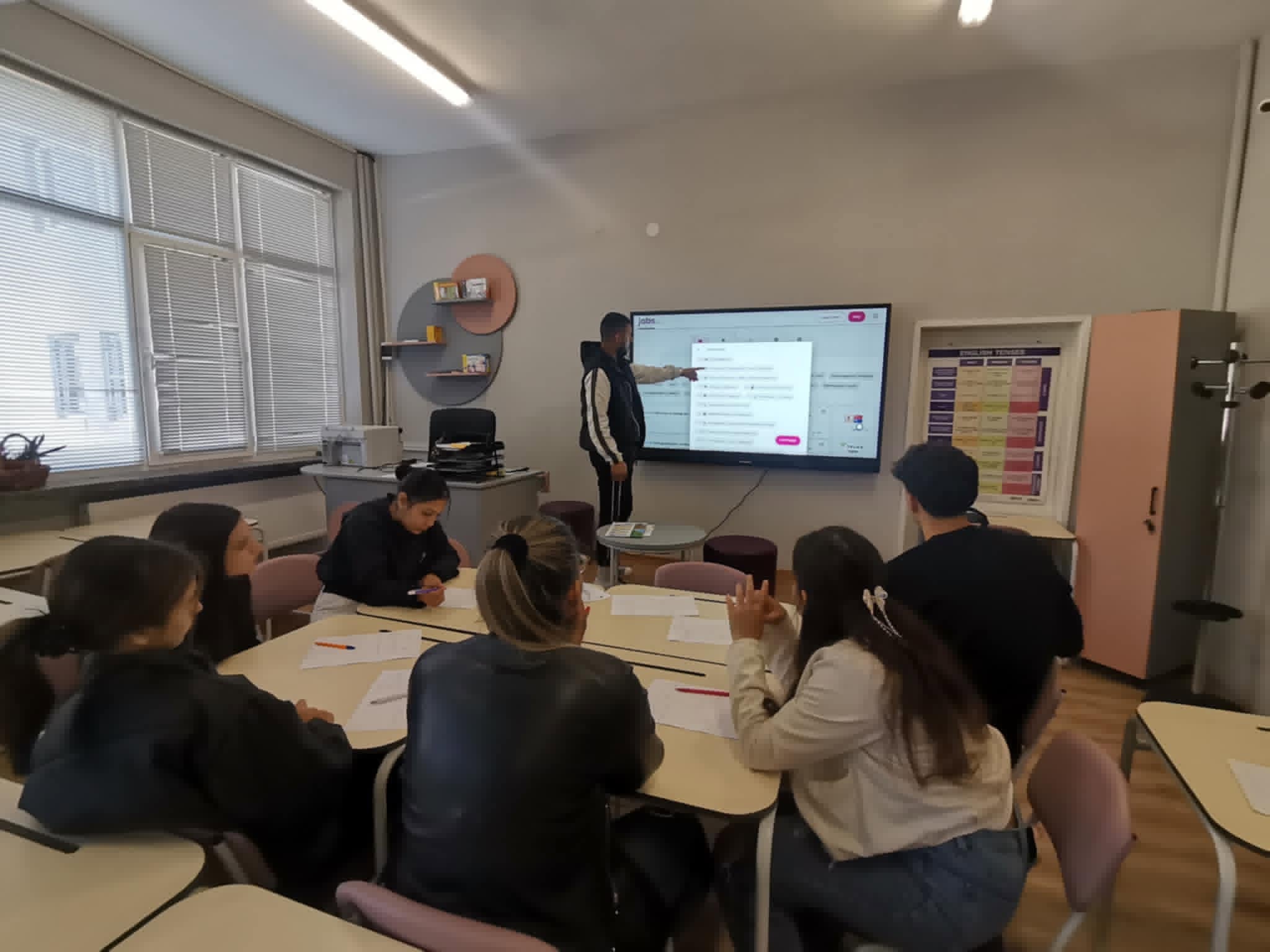 Youth taking part in a THRIVE employability and digital skills workshop in Bulgaria